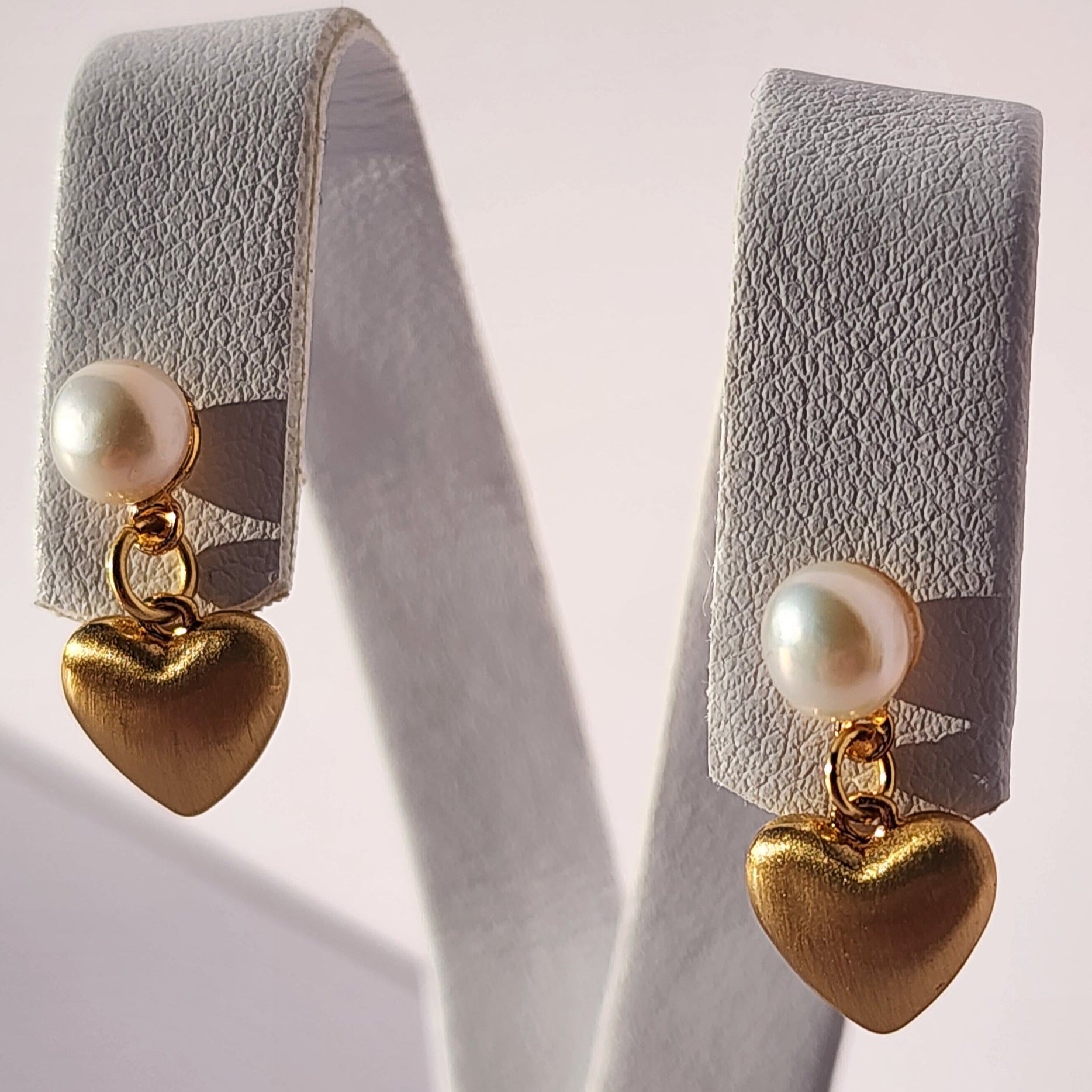 MEEA Natural Freshwater Pearl Stud Earrings with Gold Heart Drops