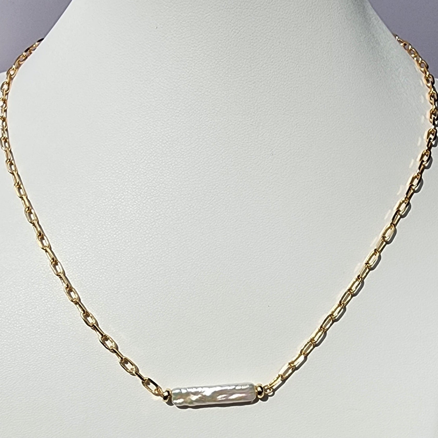 MEEA Necklace with Single Horizontal Elongated Pearl