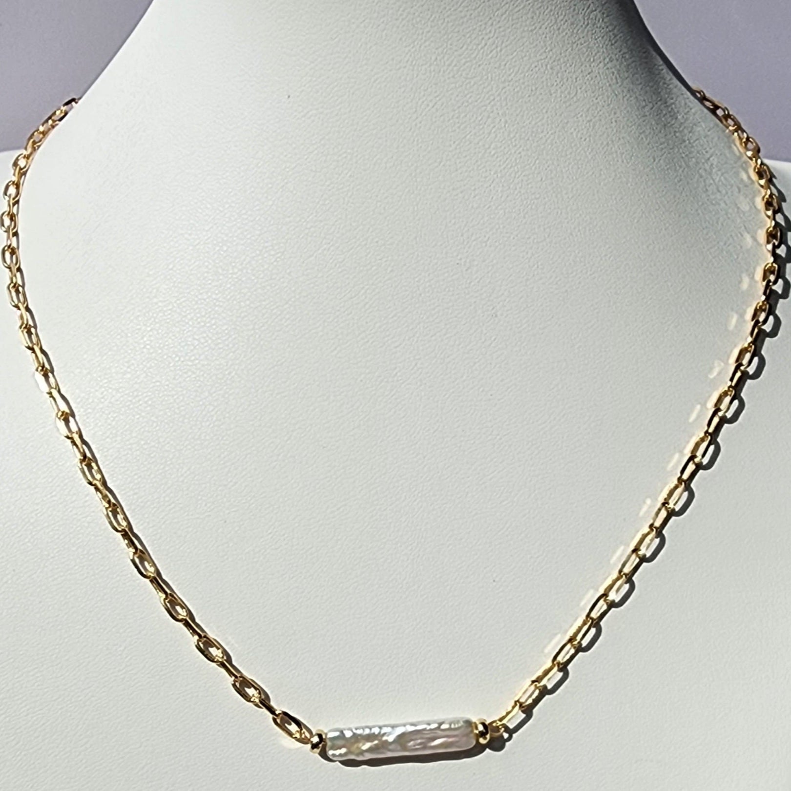 MEEA Necklace with Single Horizontal Elongated Pearl