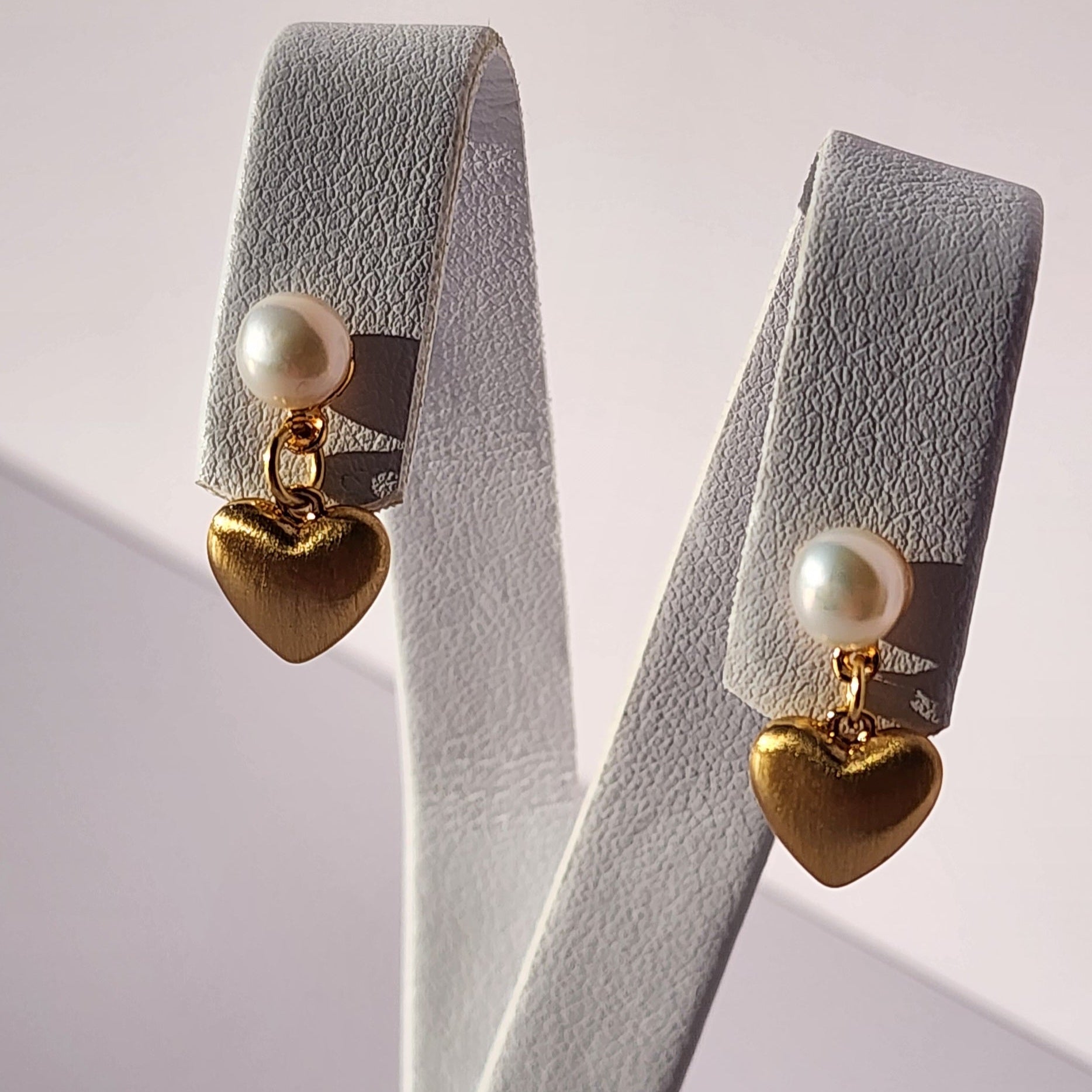 MEEA Natural Freshwater Pearl Stud Earrings with Gold Heart Drops