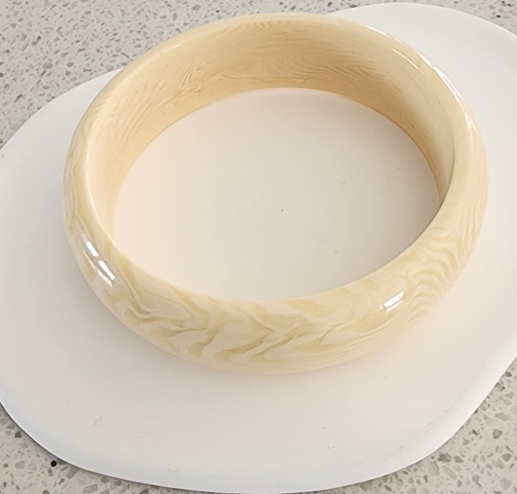 MEEA Resin Bangle - Cream