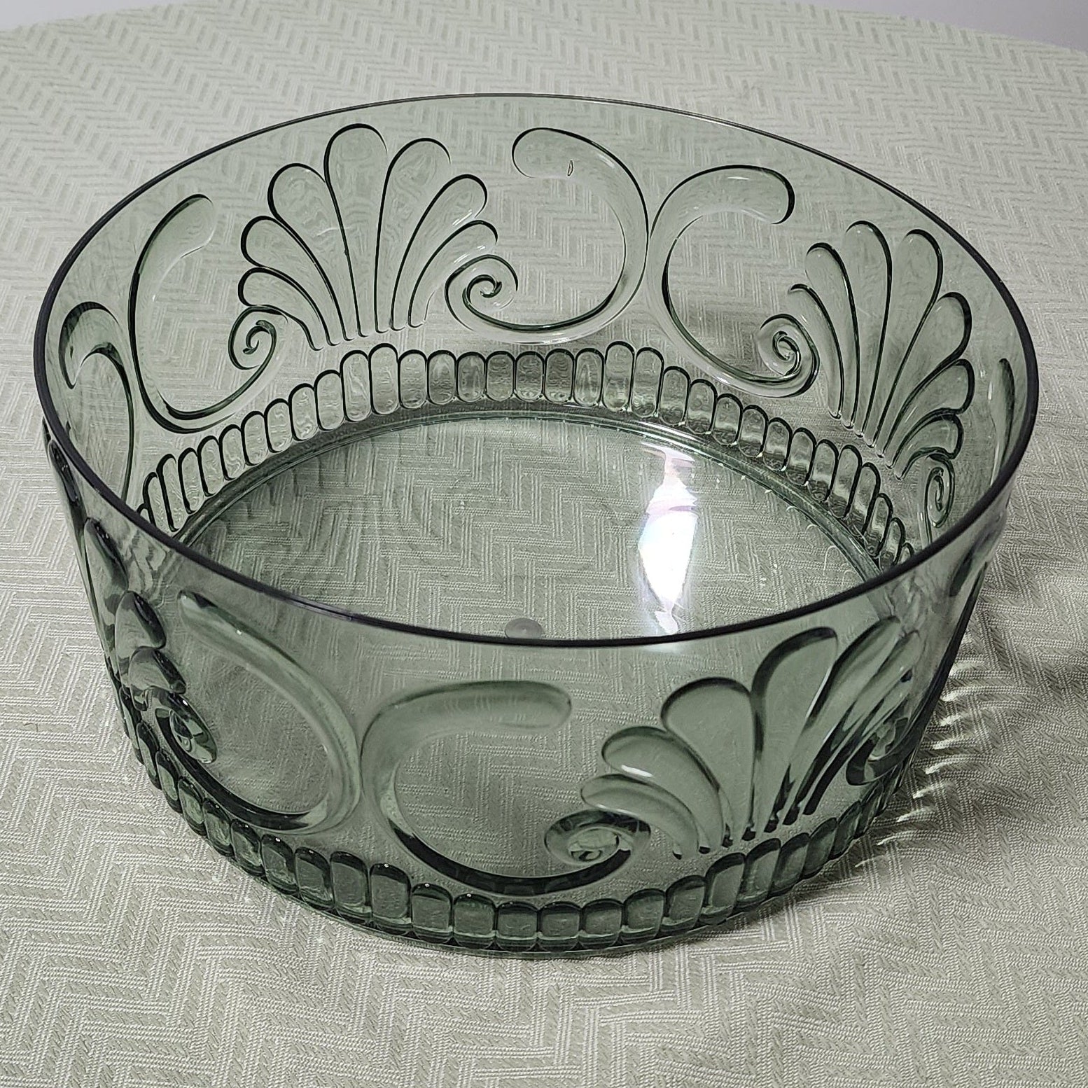 Acrylic Snack Bowl Scollop Design Sage Green 13x7