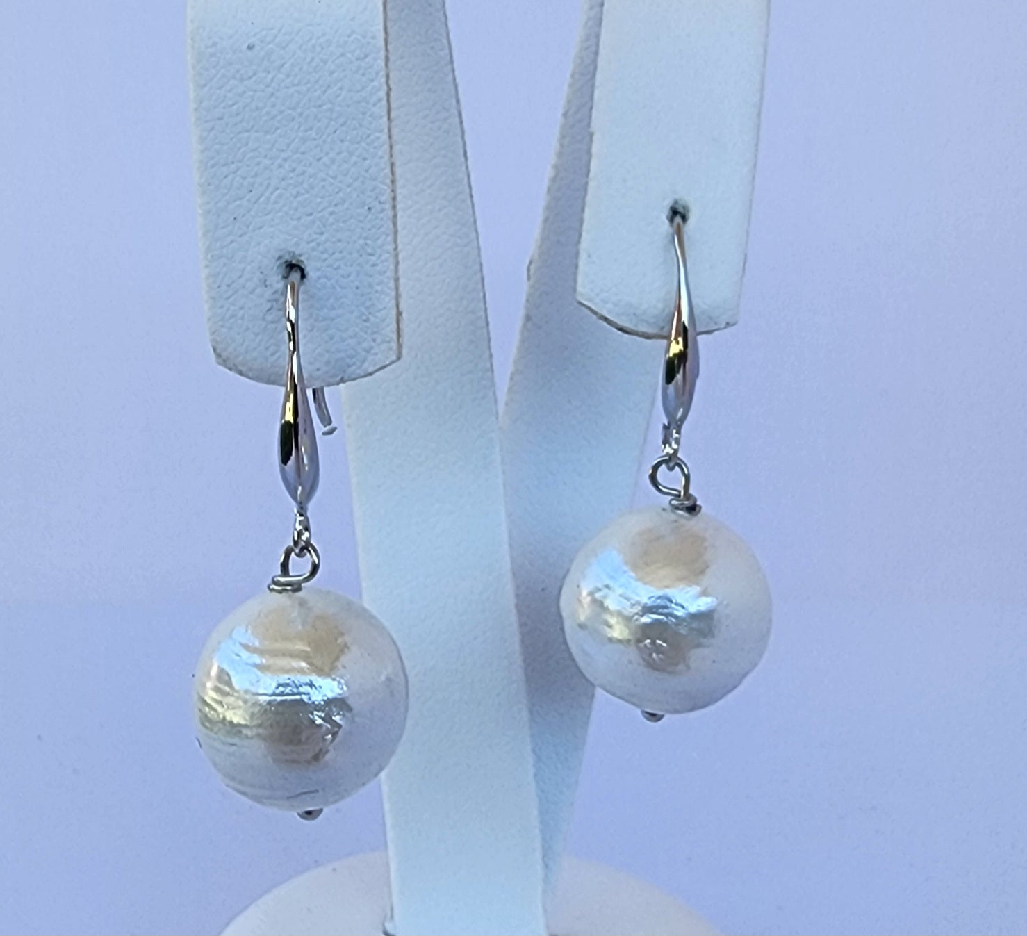 14mm Round Shell Pearl Drops – White/Silver