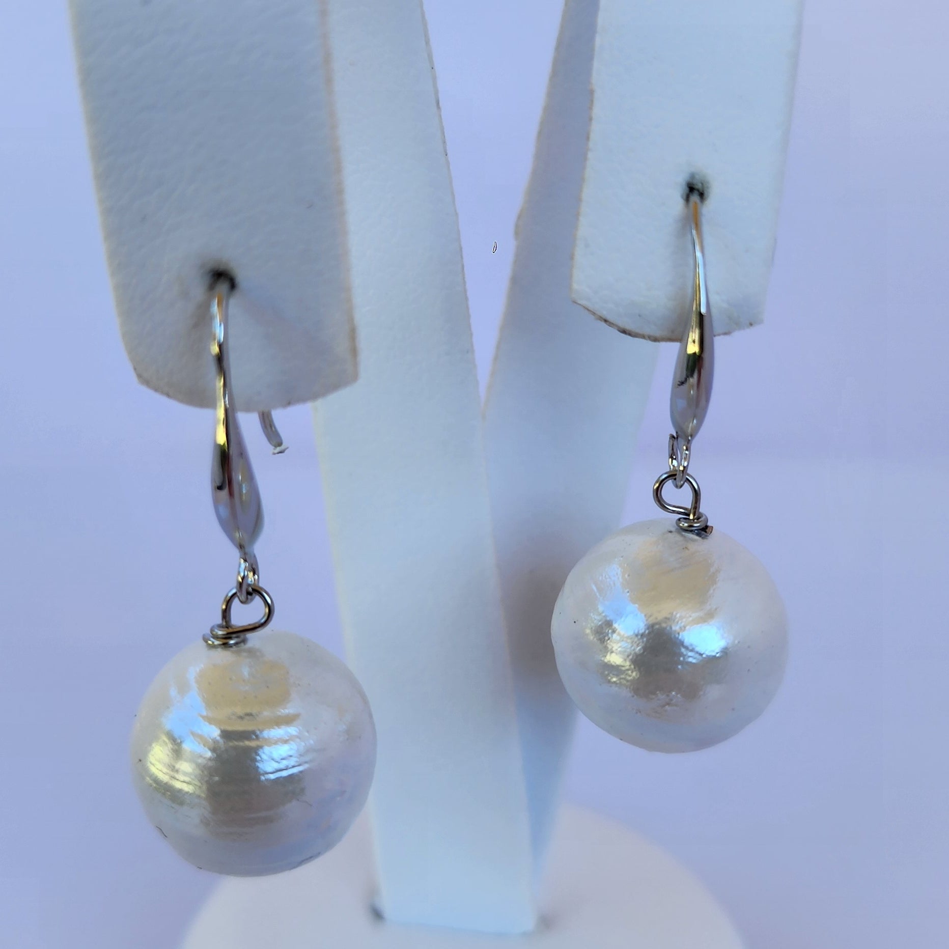 14mm Round Shell Pearl Drops – White/Silver
